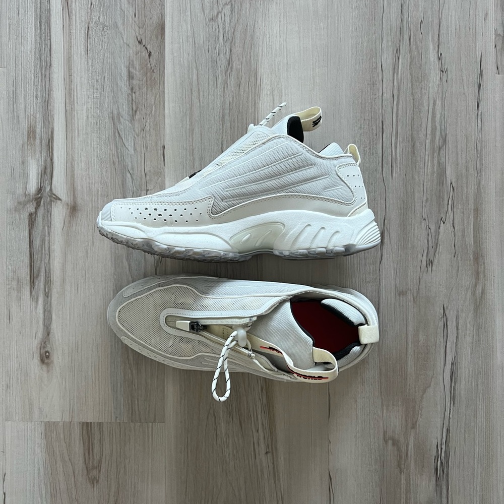 Reebok Womens DMX Series 2200 Zip Sneaker